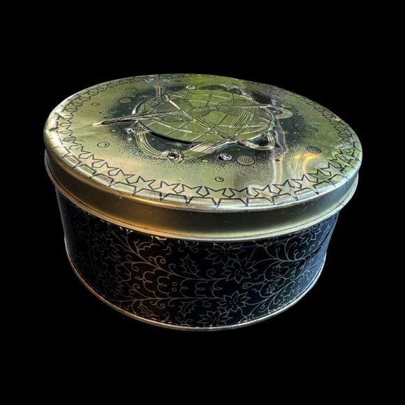 Vintage cookie Tin Spaceship Earth Planet satellite rocket - Picture 8 of 8